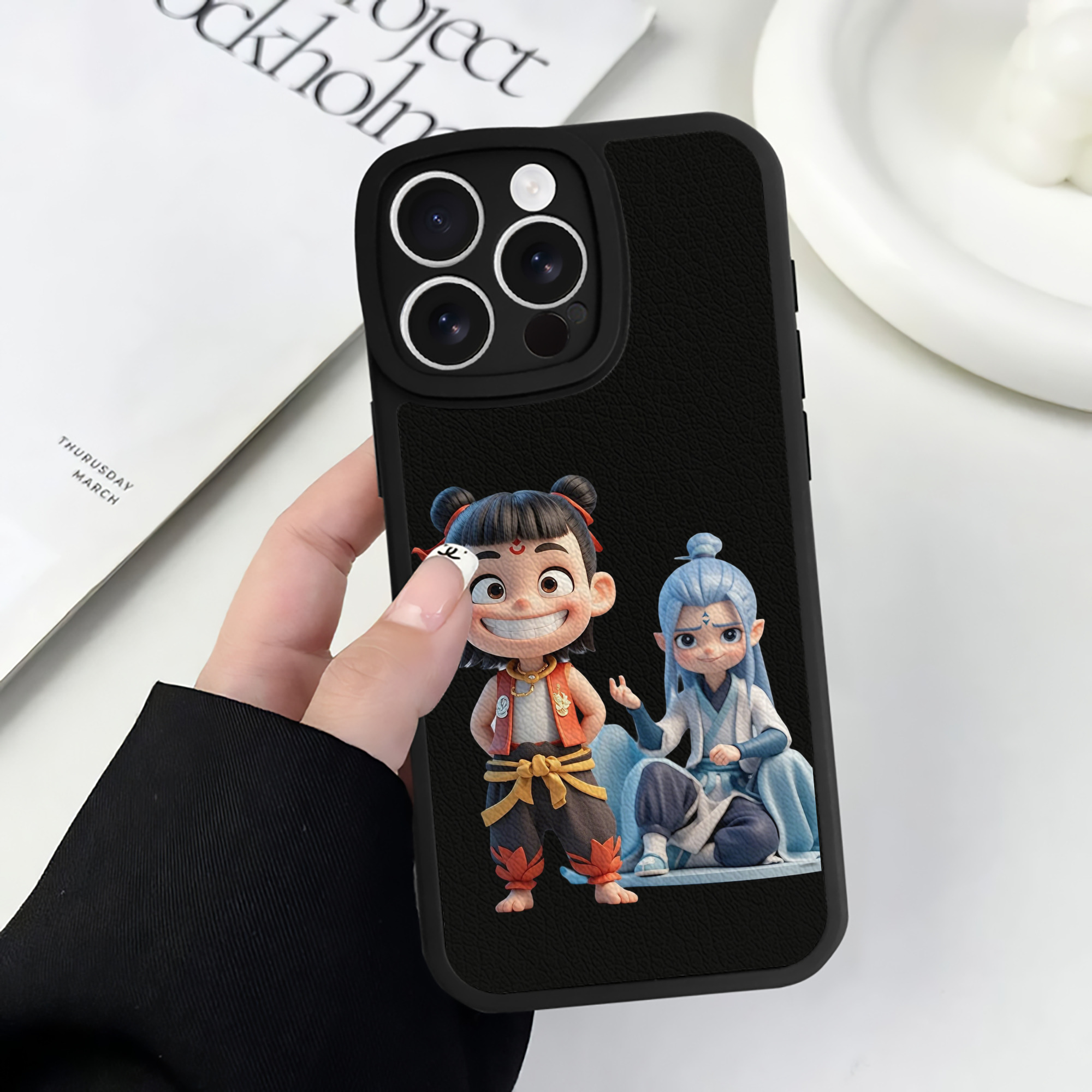 （画像用） Ne Zha 2 ナタ 魔童の大暴れ 【iPhone 16シリーズ対応】シリコンスマホケース（レザー調） 材質：シリコン